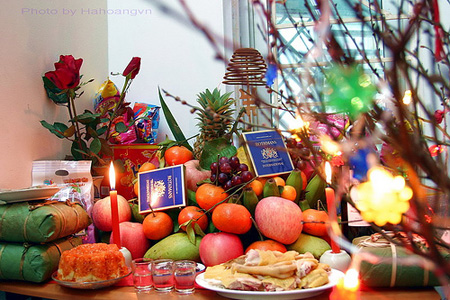 Die Hanoier und die Gerichte beim Tet-Fest